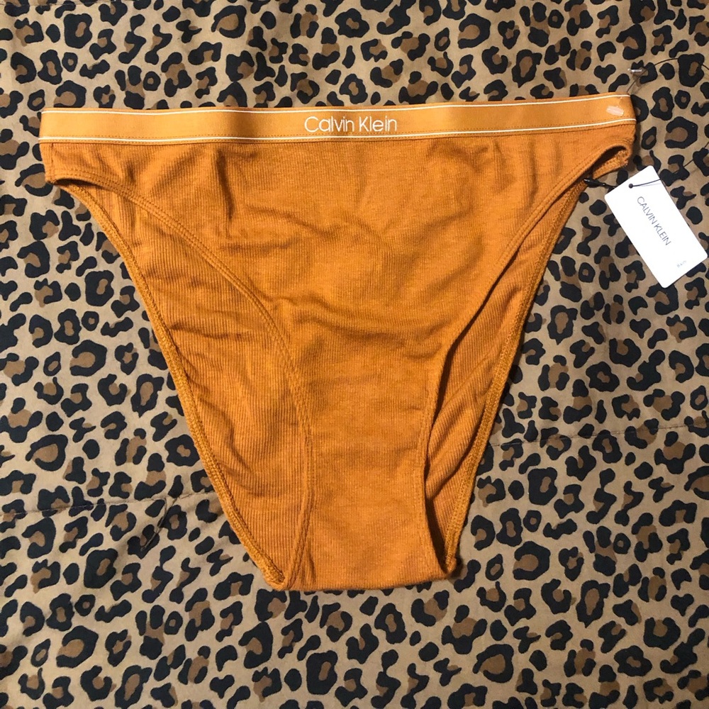 Calvin Klein Set, New - Picture 3 of 3